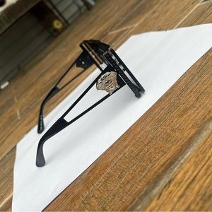 Like brand new Versace sunglasses nice fashion glasses